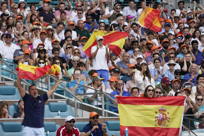 Alcaraz premia a España como ganador del Open de Miami masculino